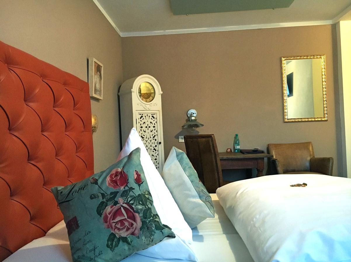 Uno Hotel Chapeau Noir - Free Parking Uberherrn Room photo